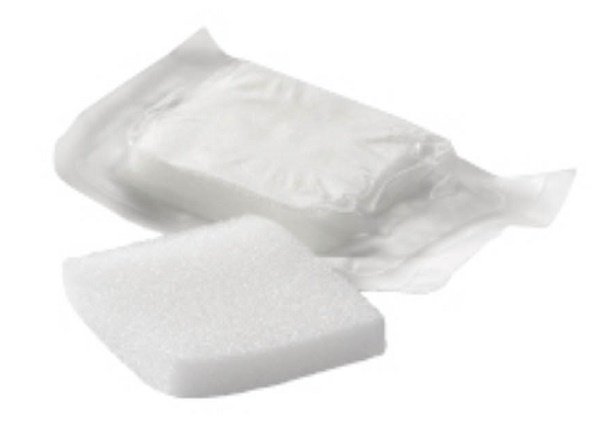 MEDICAZIONE IN COMPRESSE DI POLIURETANO ESPANSO FORMATO DA RETICOLI CELLULARI A NIDO D%27APE 10PZ 5X5X1CM STERILE